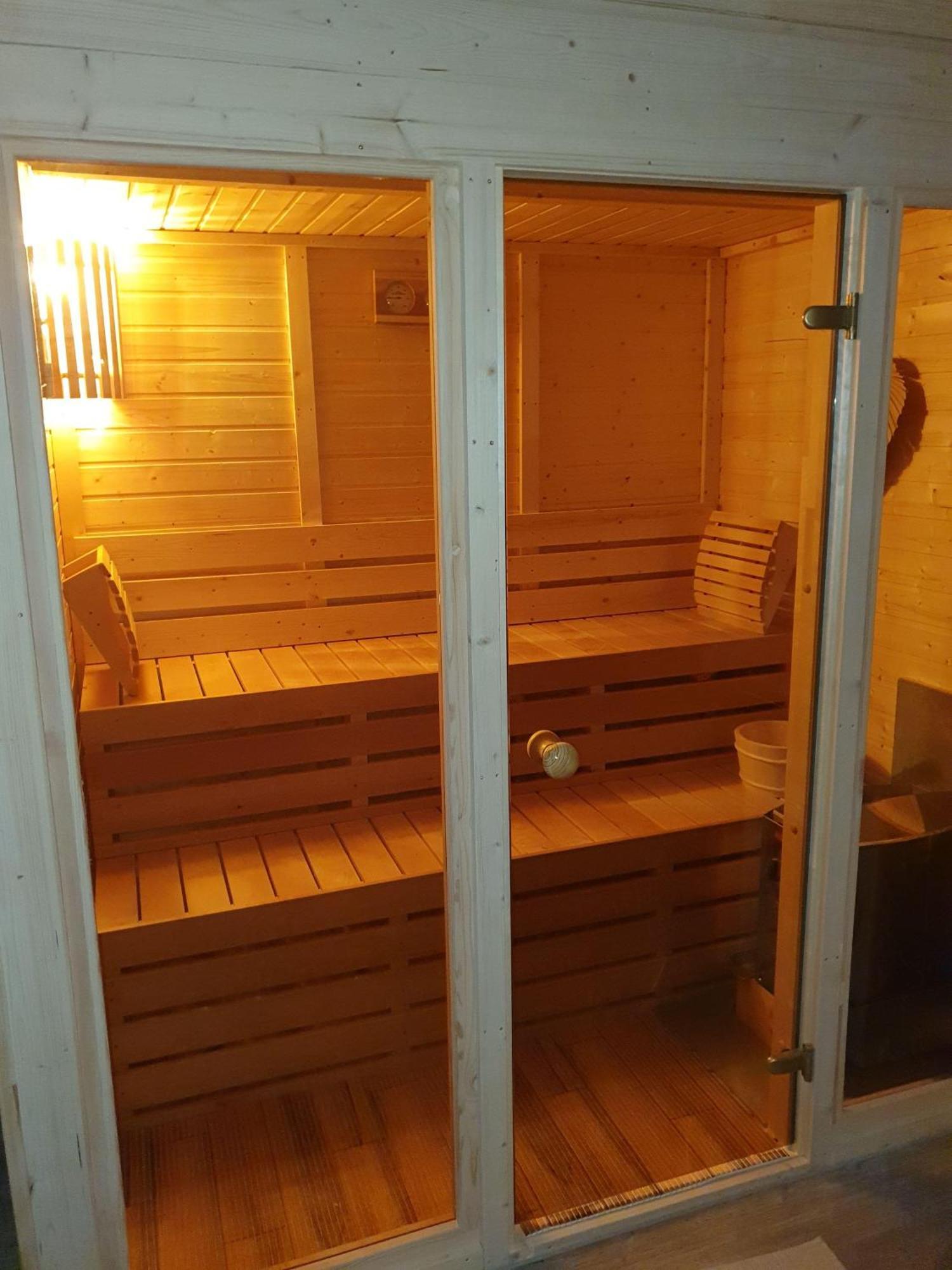 Idyllisches-Blockbohlenhaus-Mit-Eigenem-Garten-Und-Sauna-Zum-Wohlfuehlen Martensrade Exterior photo